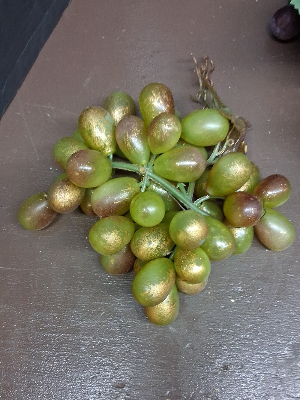 Collection Botanical Faux Grape Clusters (Set 3) - Picture 2 of 7